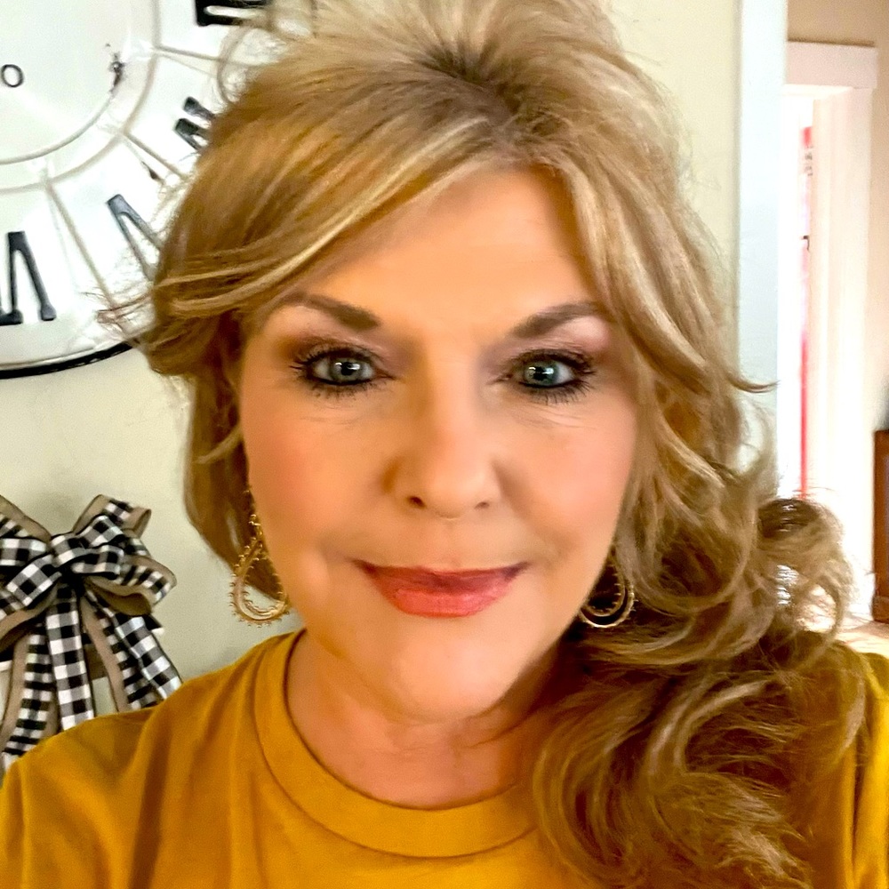 Meet your Posher, Lori